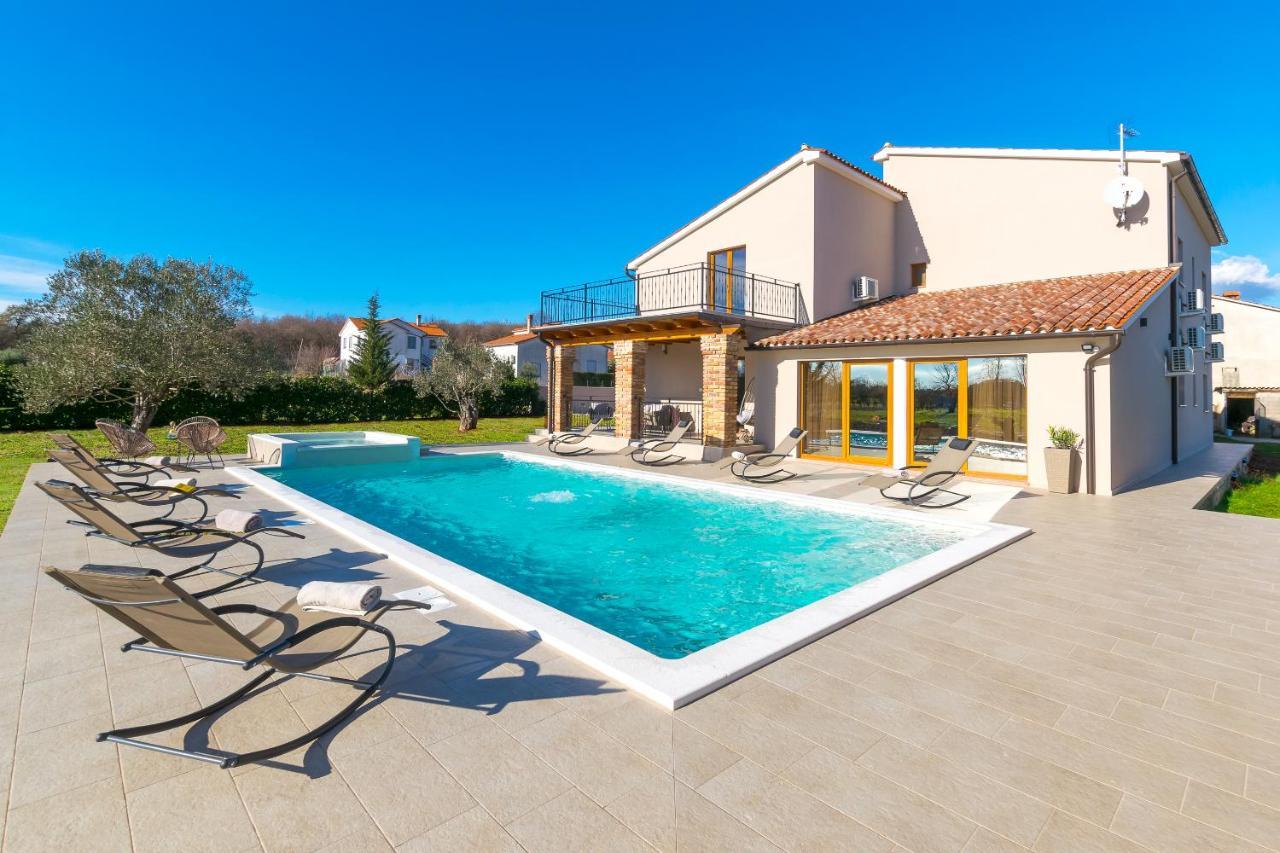 Relaxing Pool Villa Mattuzzi In Loborika 外观 照片